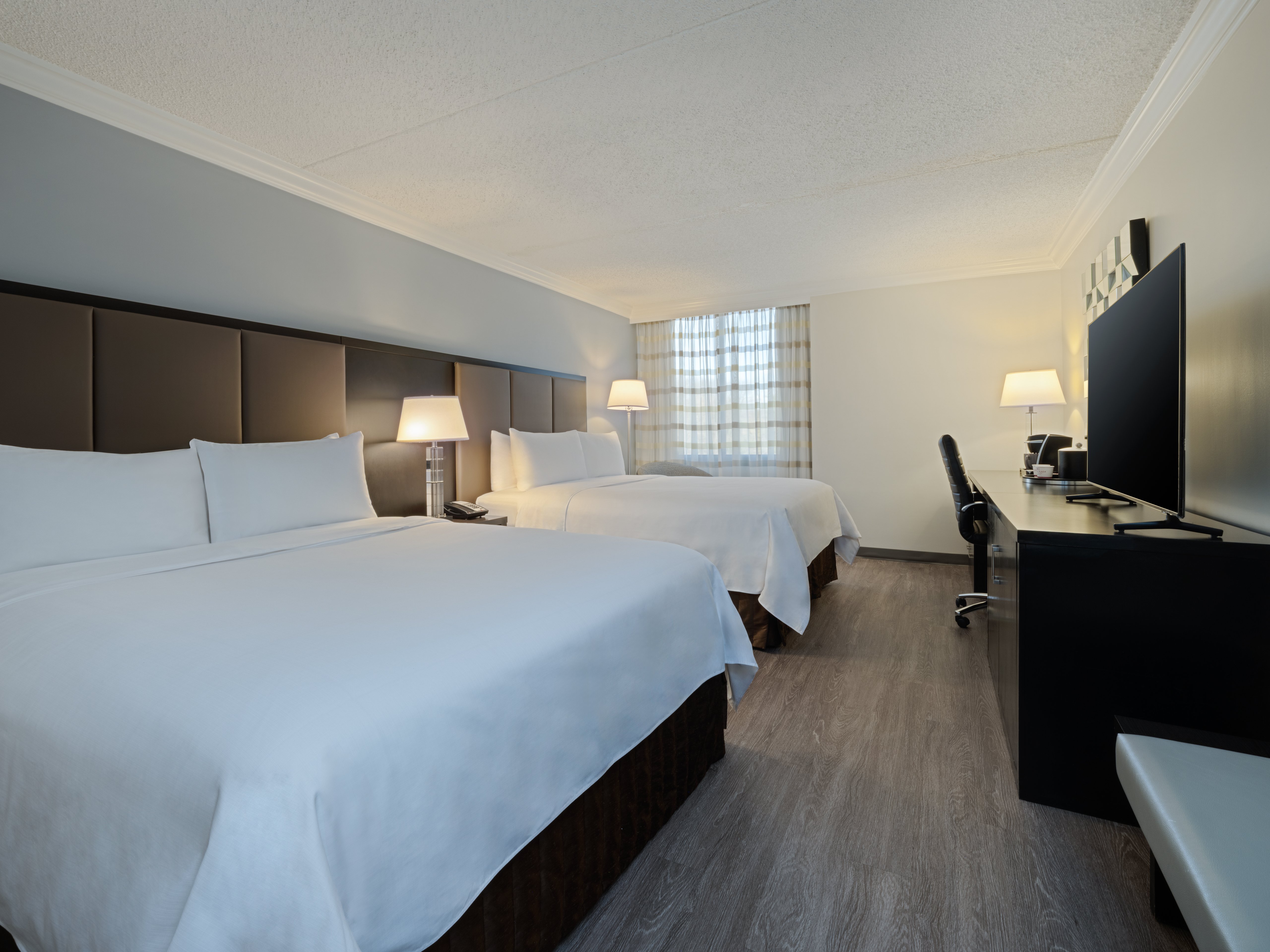 Room, 2 Queen Beds, Living Area, Club Floor