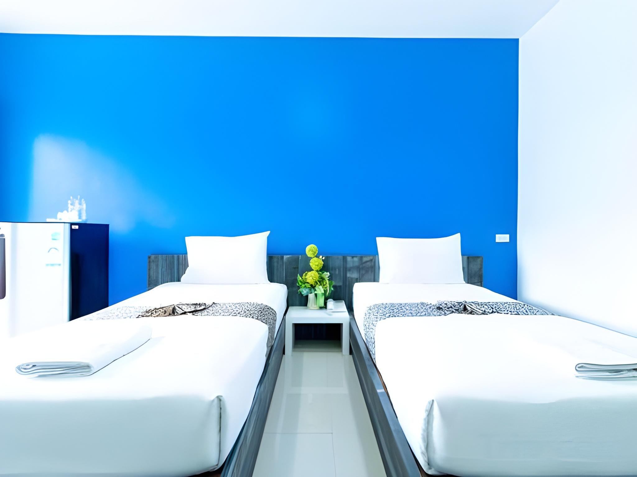 ROOM, TWIN BEDS