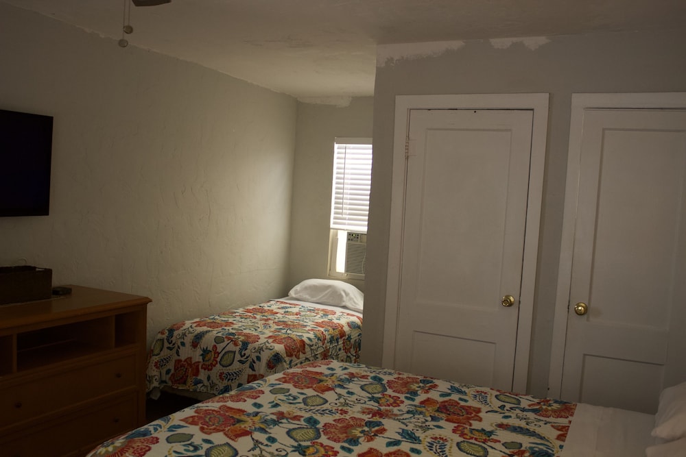 Lorelei Resort Motel 16/69
