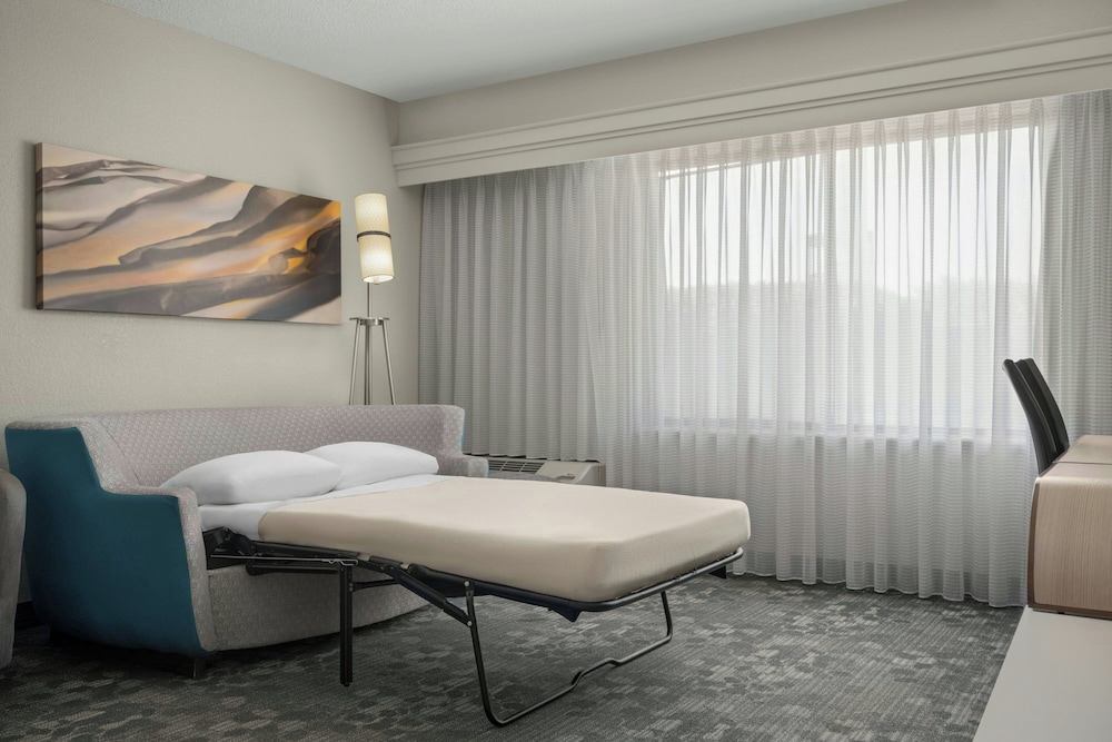 ROOM, KING BED, ACCESSIBLE