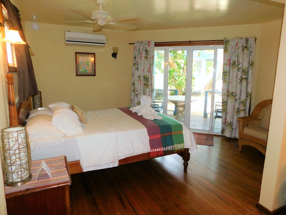 غرفة قياسية بسرير كينج بإطلالة على الشاطئ بشرفة، Maya Beach Hotel 2/3