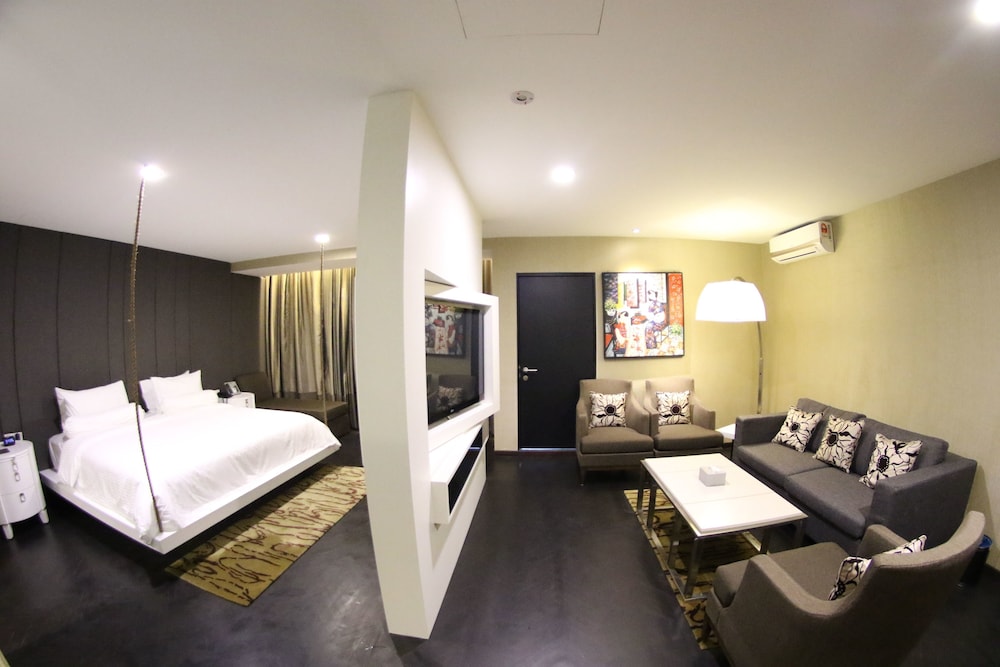 Bedrock Hotel 32/50