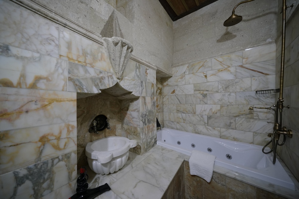 Serenus Cave Suites 48/50