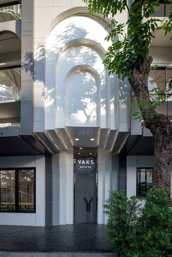 Yaks Hostel 5/40