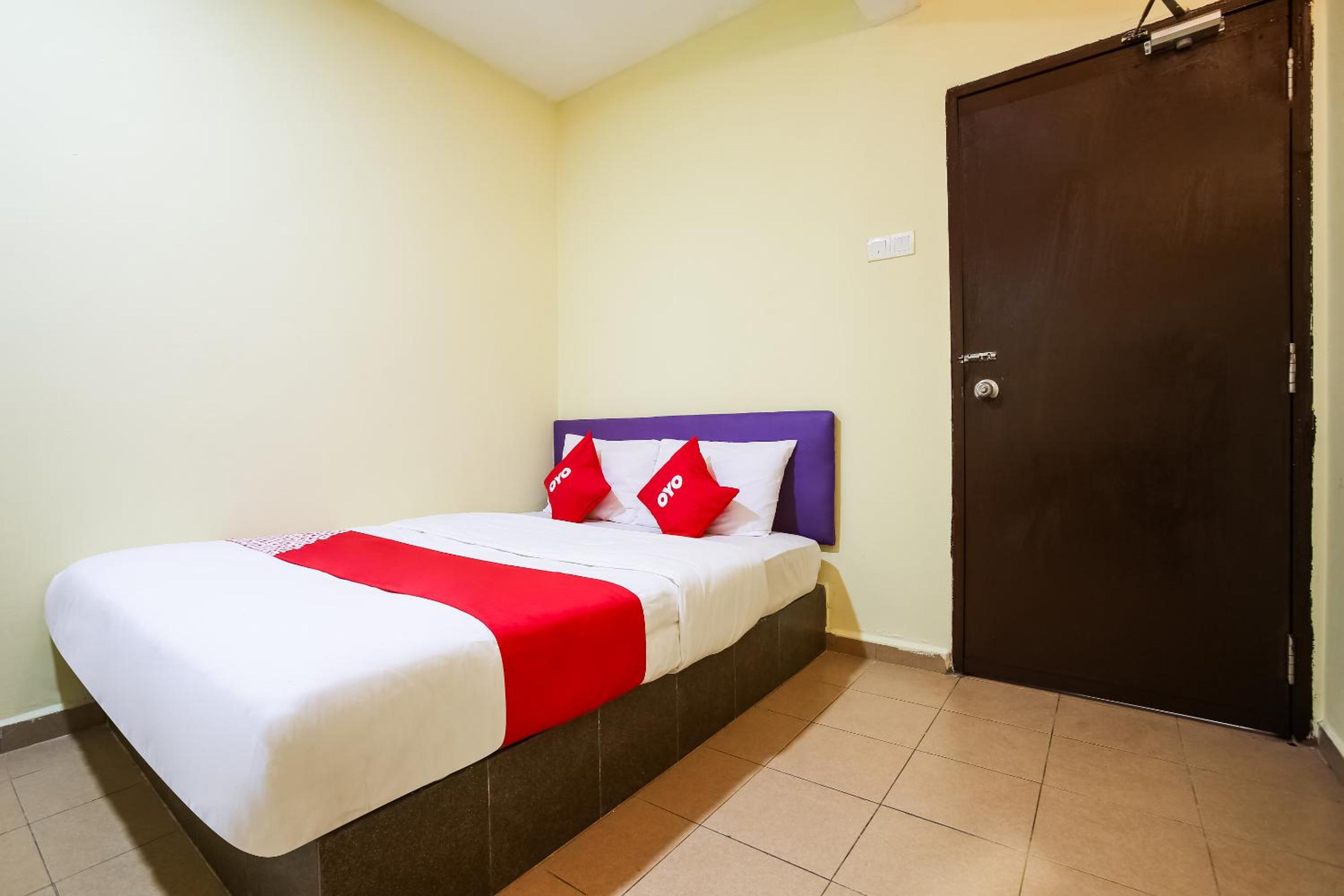 Oyo 89585 Hotel Happy Inn 11/21