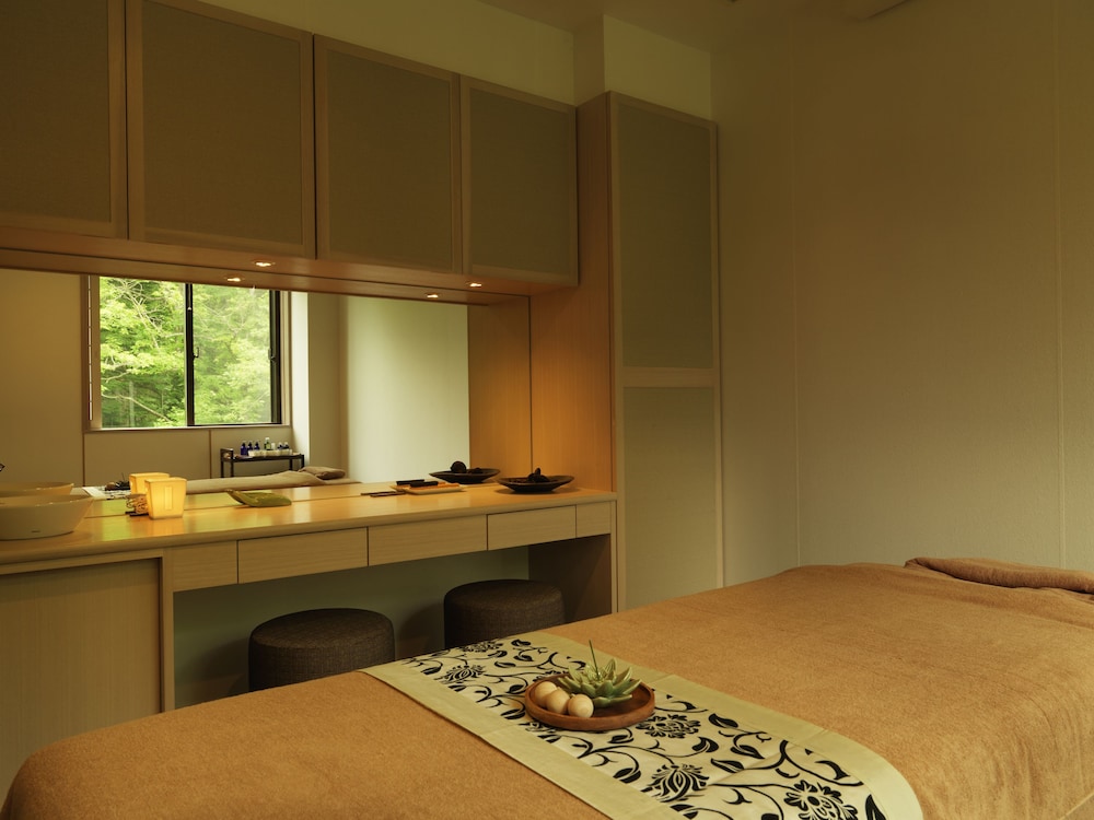 Niseko Konbu Onsen Tsuruga Besso Moku No Sho 11/70