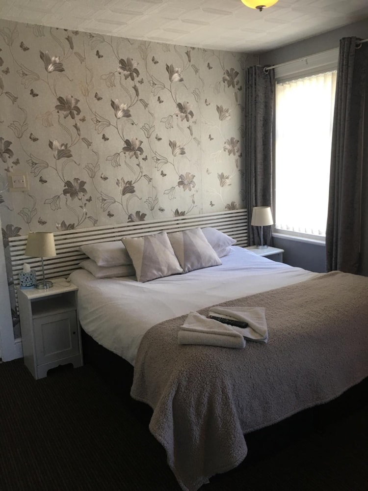 Glenheath Hotel 15/49
