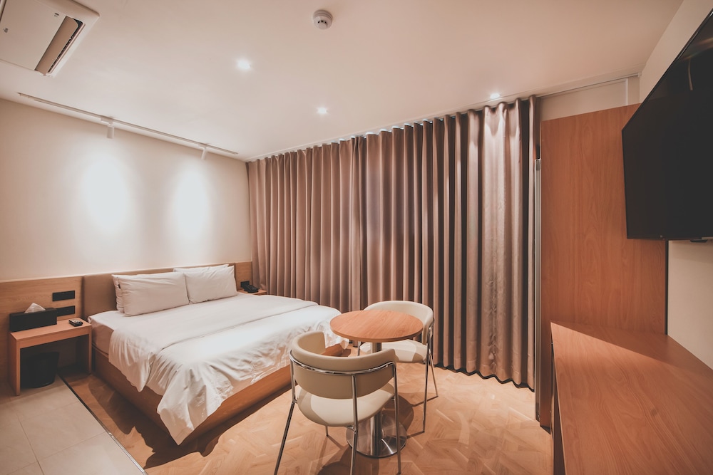غرفة بريميوم بسرير كوين، Hotel Insomnia 9/10