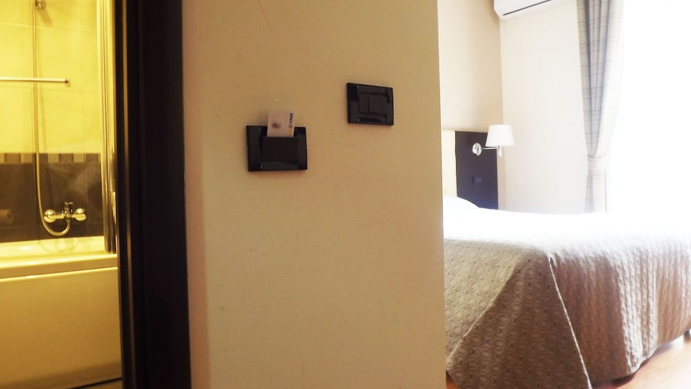 Nautilus Hotel 10/25