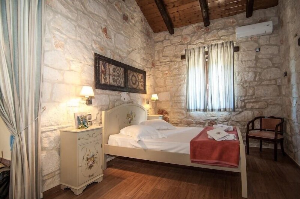 KAVOS PSAROU VILLAS 10/50