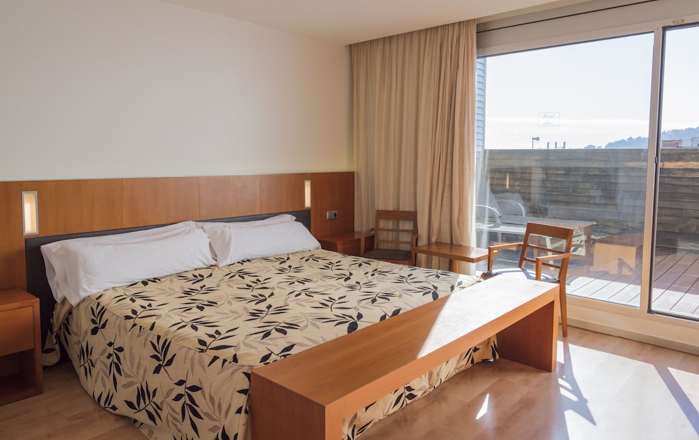 Lleo Hotel 7/40