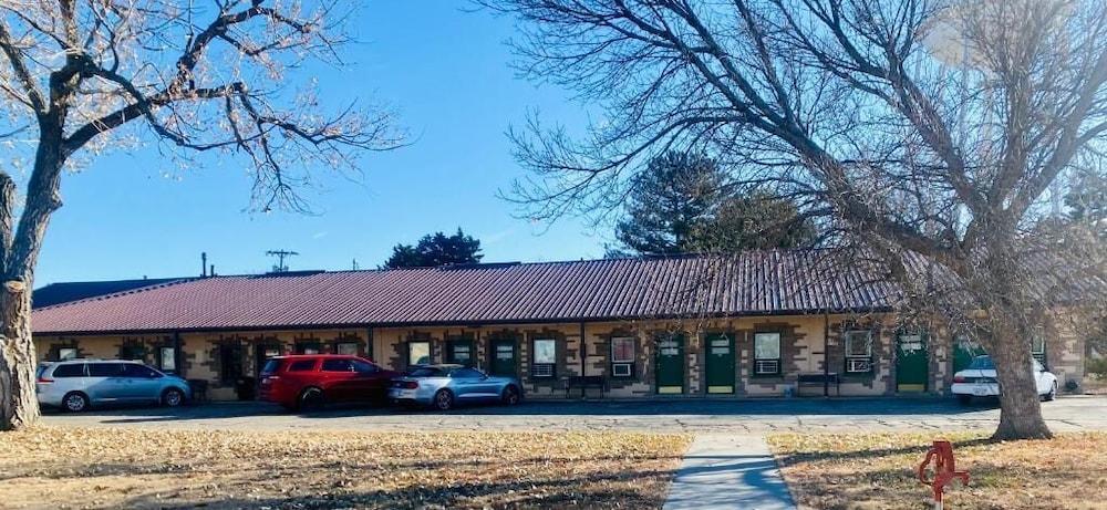 Hotel O Hillcrest Norton KS Hwy 36 in NORTON - KS