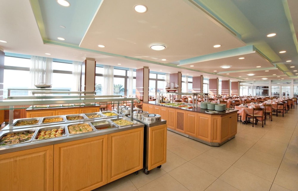 Belair Beach Hotel 24/50