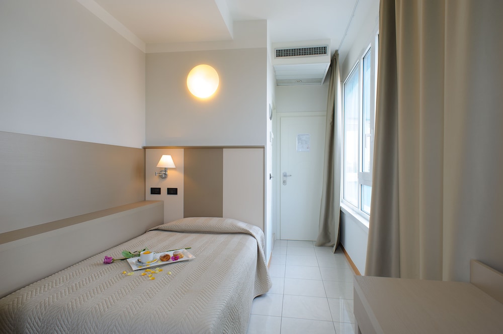 ROOM, SINGLE, SINGLE BED