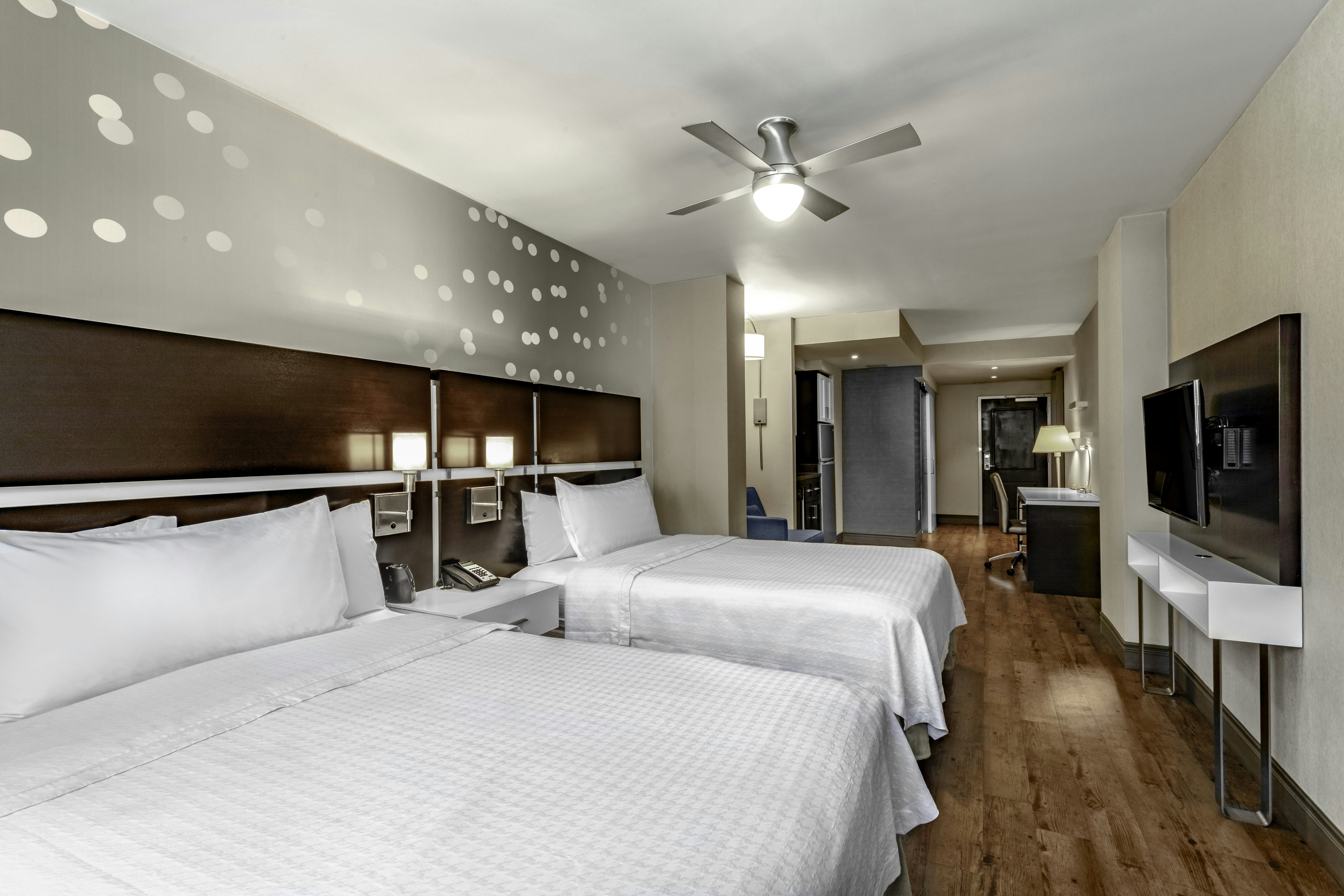 STUDIO, 2 QUEEN BEDS, ACCESSIBLE