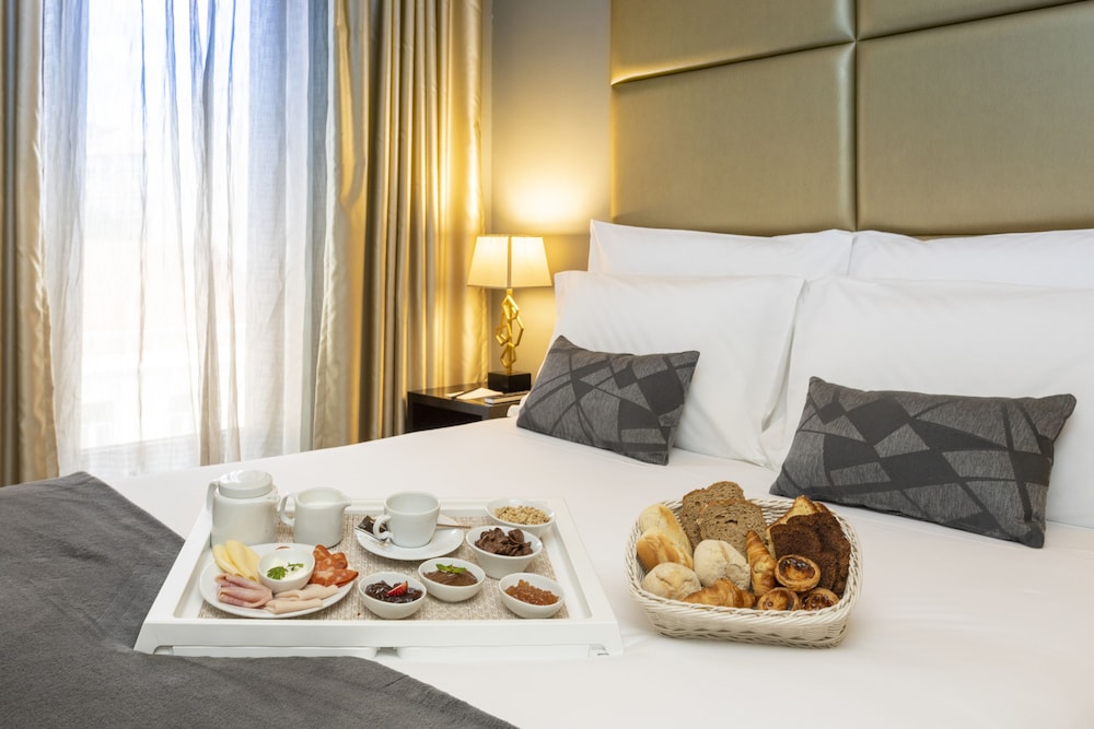 Czar Lisbon Hotel 16/66