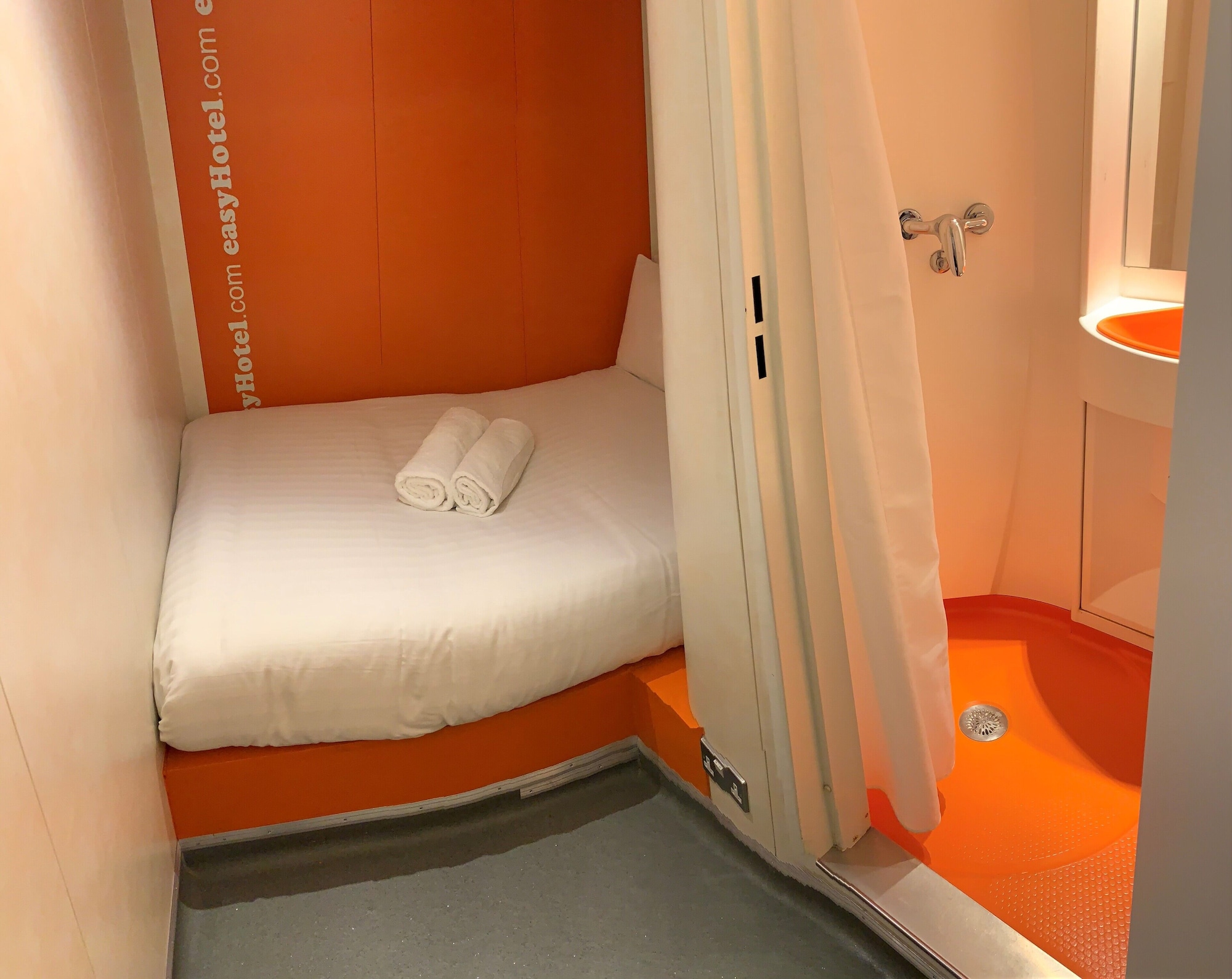 ECONOMY, DOUBLE BED, NO WINDOW