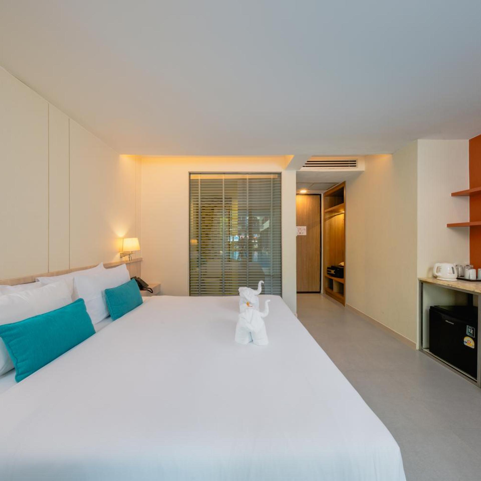 Deluxe, Double or Twin Bed, Pool Access