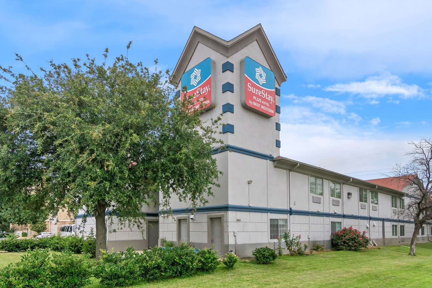 Surestay Plus Hotel By Best Western Benbrook Ft Worth 14/16