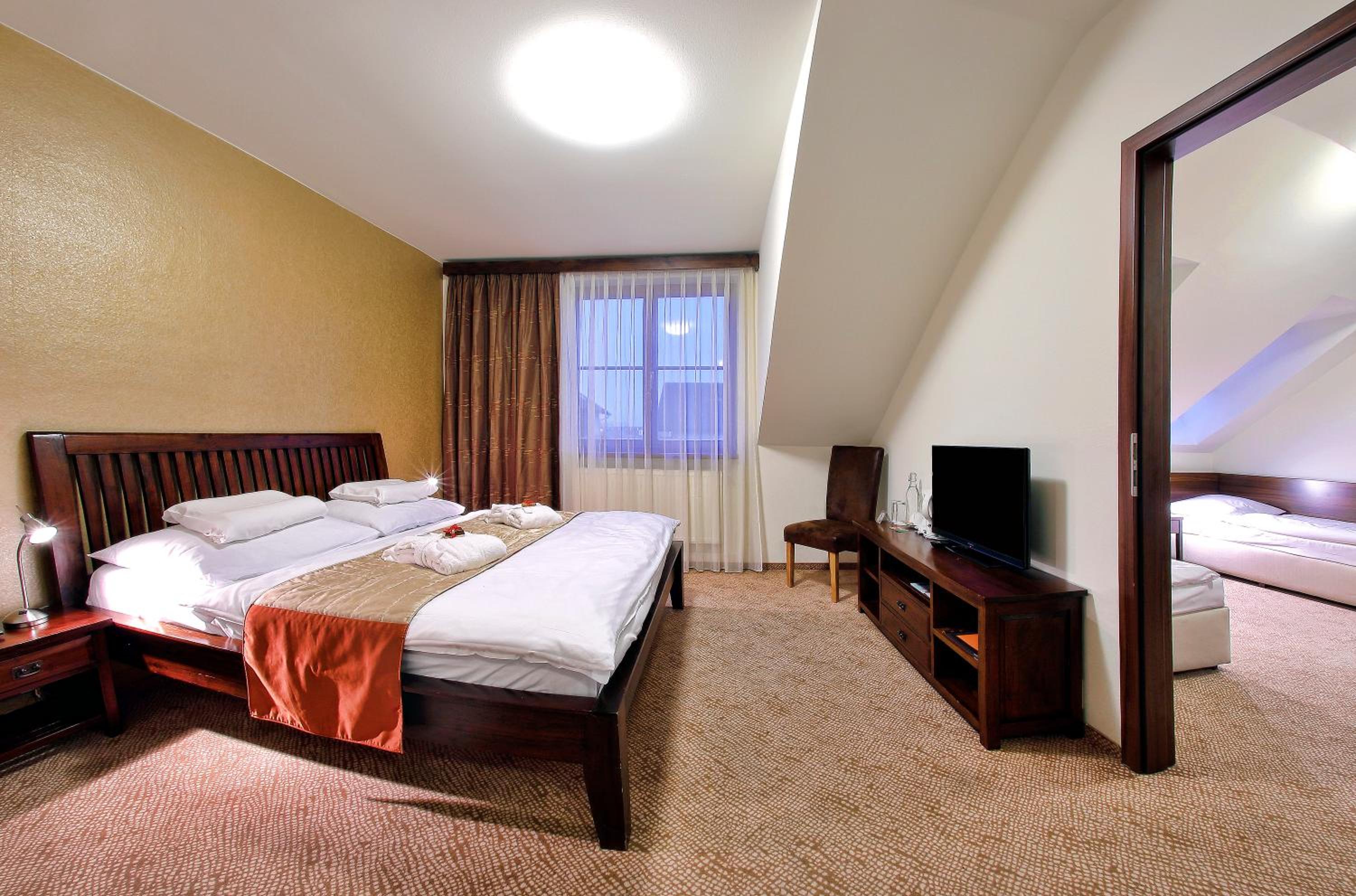 1 Bedroom, Suite, Balcony 6/10