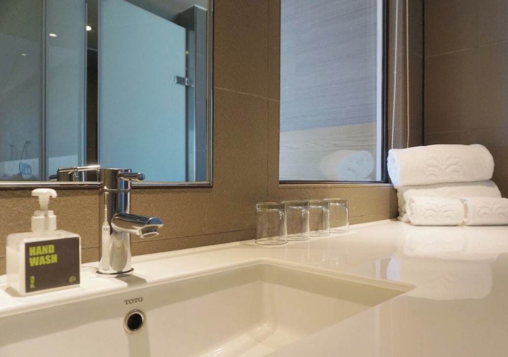 Royal Inn Taipei Linsen Huashan 1914 Creative Park 55/58
