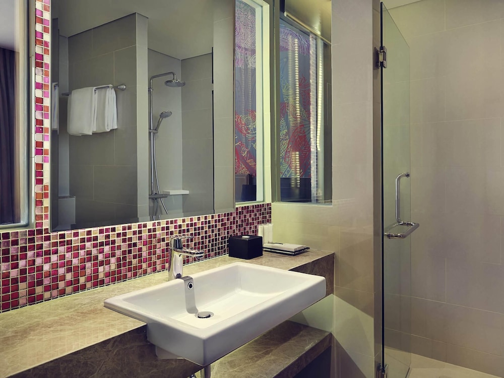 Mercure Karawang 66/66