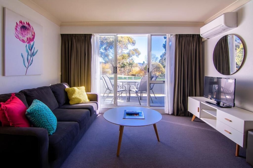 Horizons Lake Jindabyne 52/80