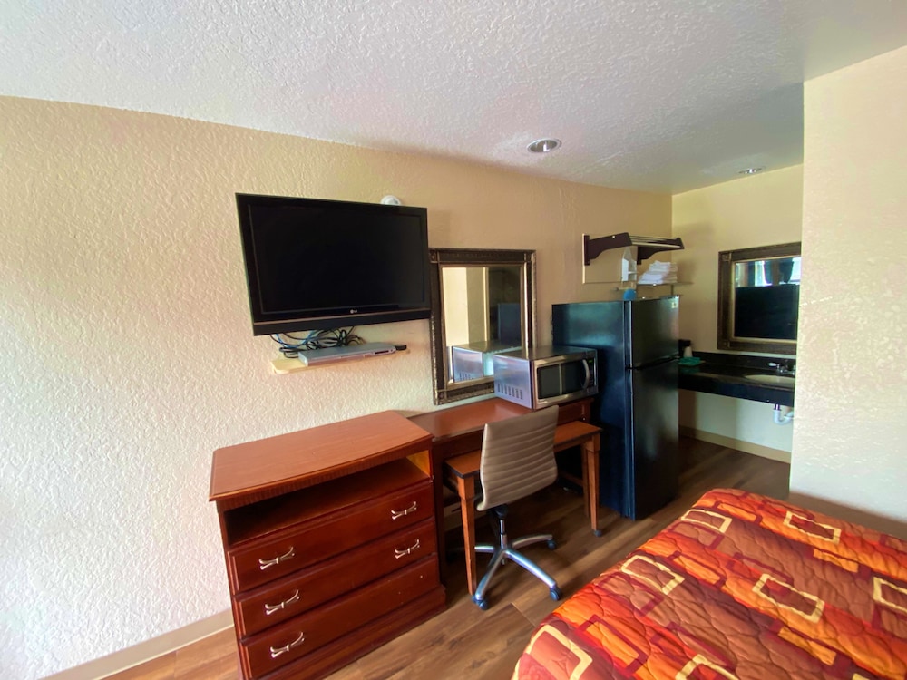 Economy Lodge by Hotel O Texas City 34/42