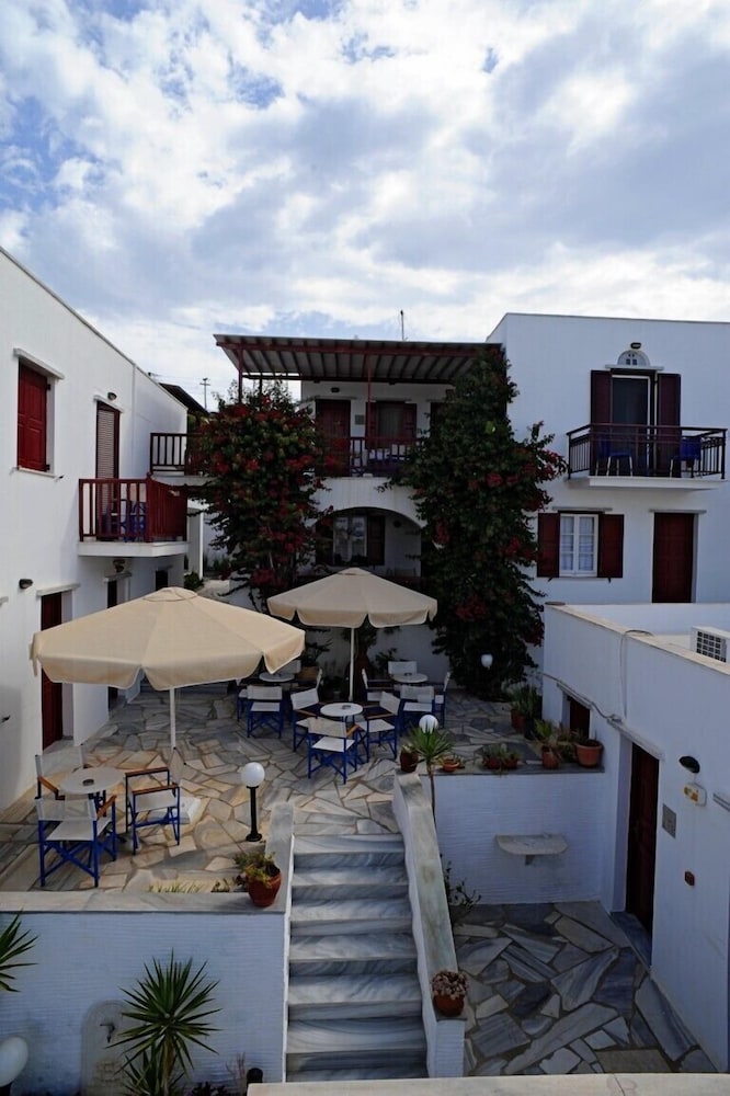 Akrogiali Hotel 32/34