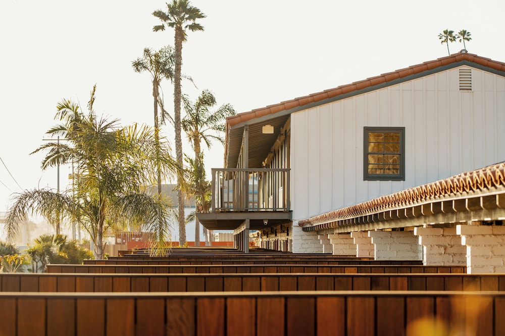 Capistrano Seaside Inn 6/50