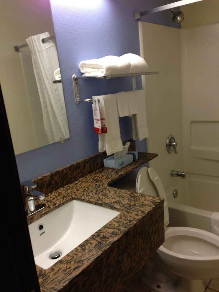 Super 8 By Wyndham New Castle 15/26