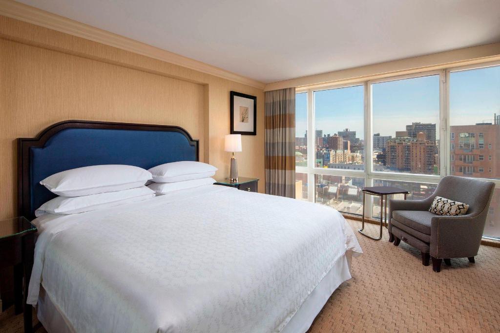 1 Bedroom, Executive, Suite, King Bed, City View, Sofa, Club Floor, Top Floor