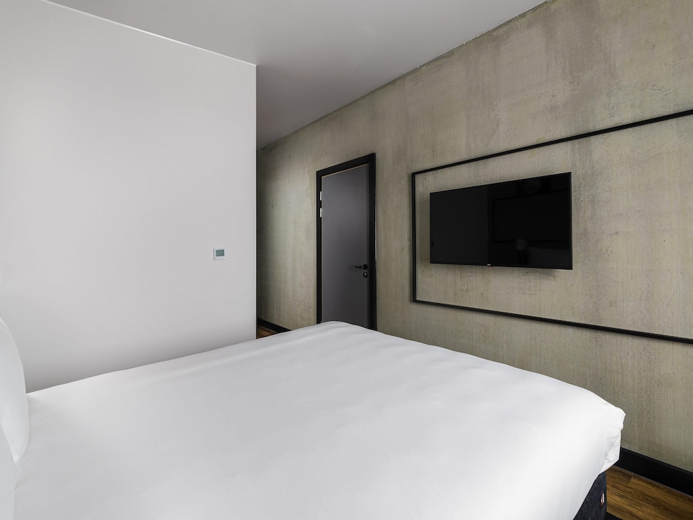 Ibis Bridgwater 29/73
