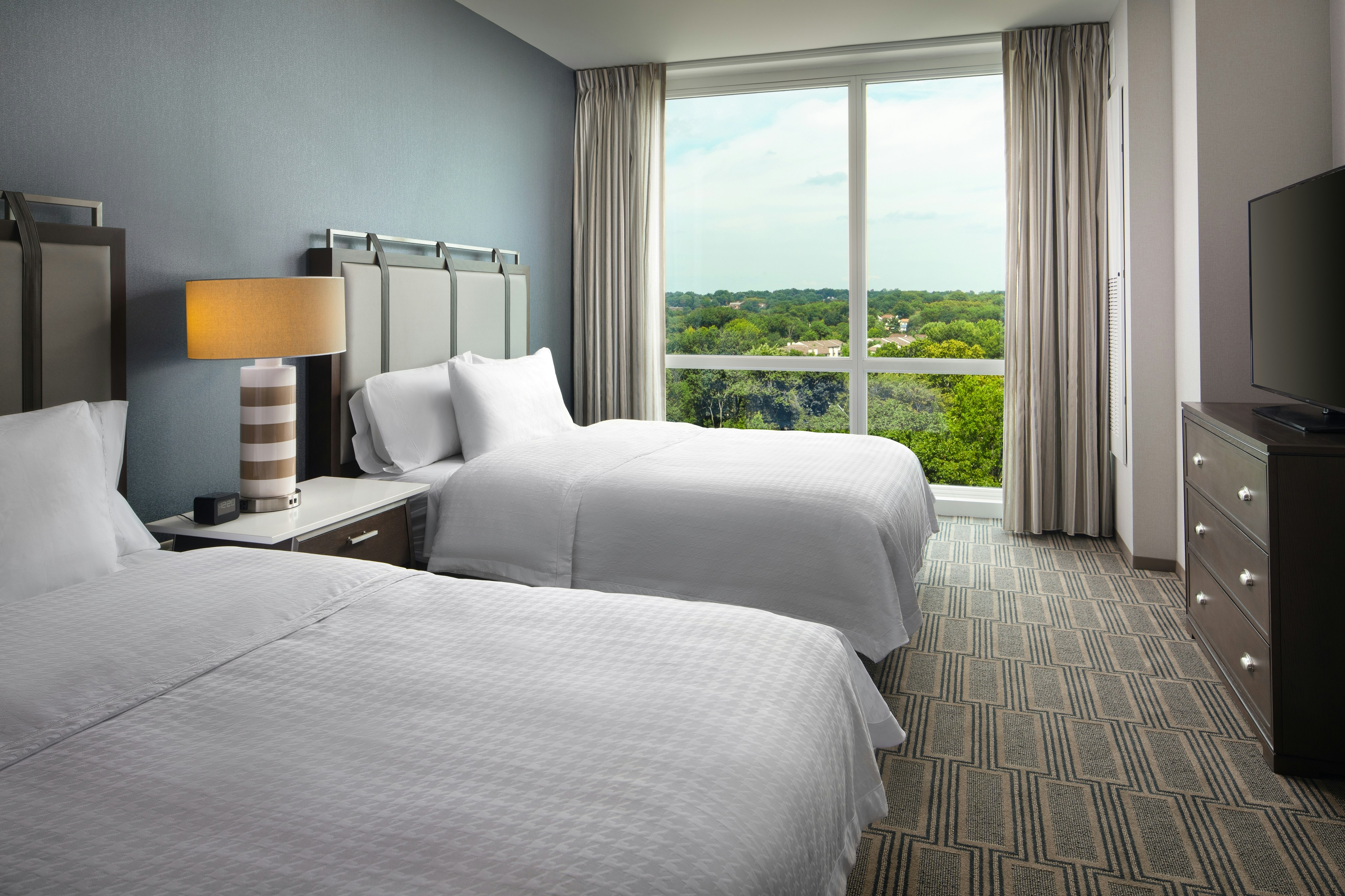 Suite, 2 Queen Beds, City View, Accessible