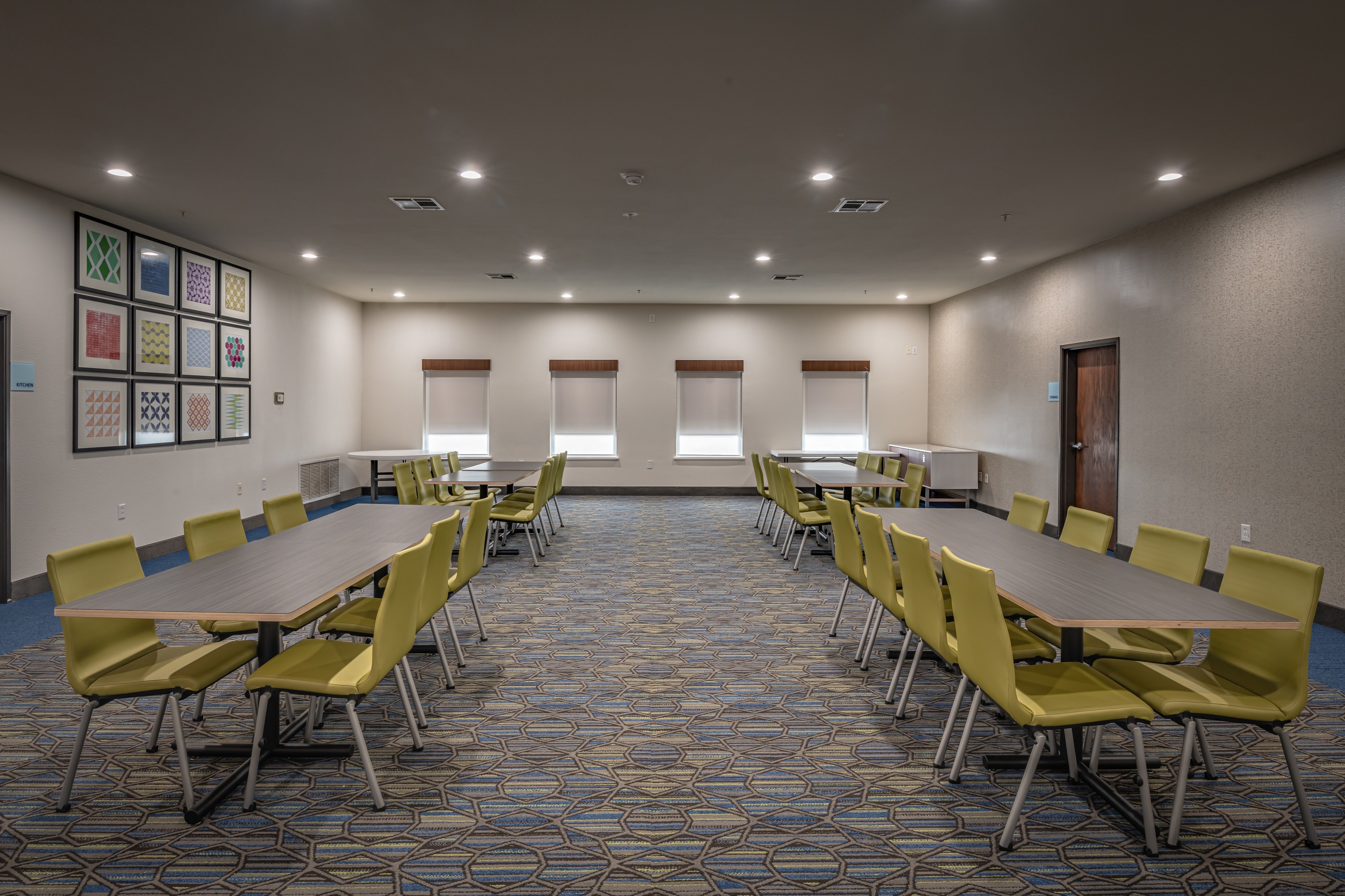 Holiday Inn Express Suites N Waco Area West 47/51