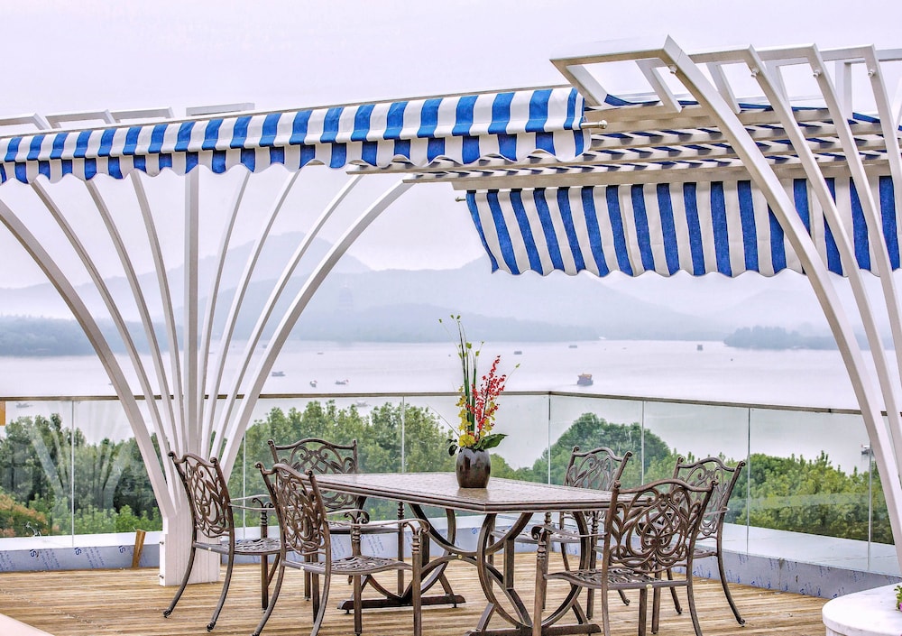 Wanghu Hotel 40/48