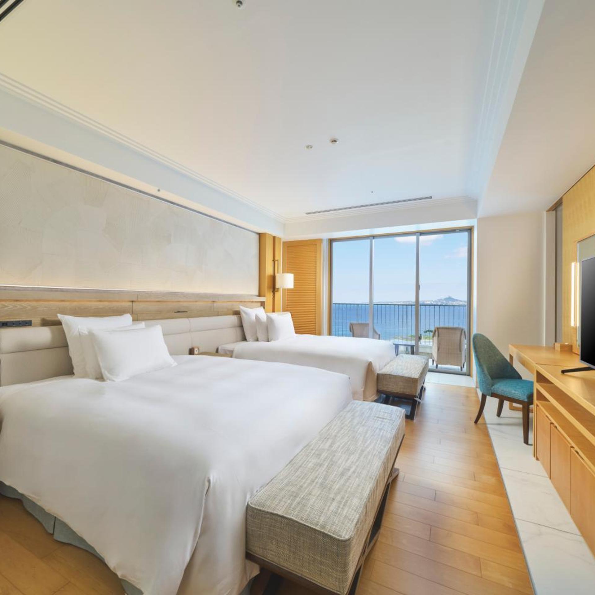 Royal, Suite, Lounge Access
