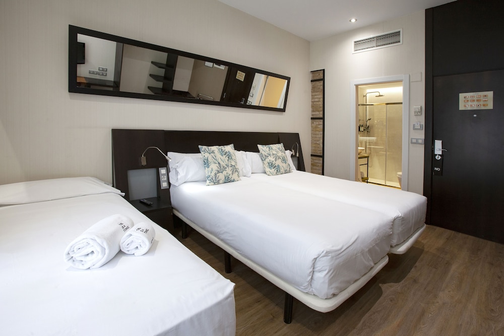 ROOM, TRIPLE