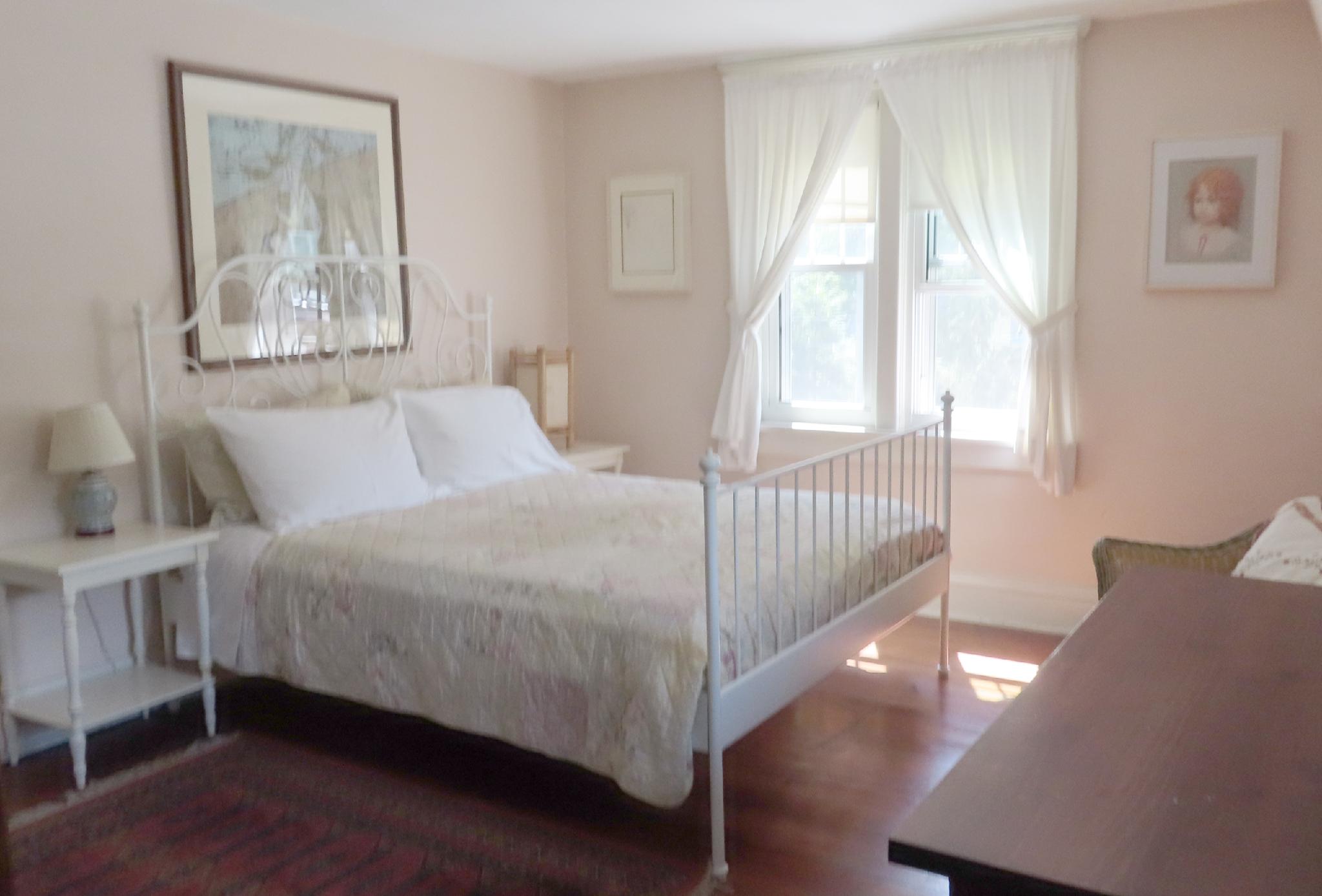 White, Queen Bed, Garden View, Private Bathroom