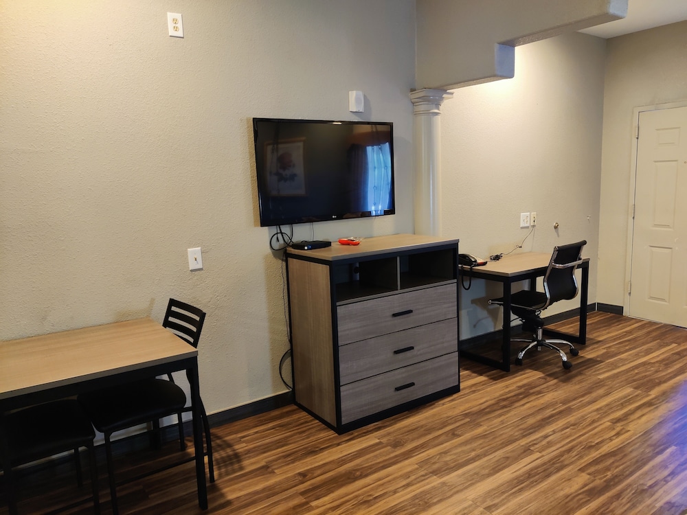 Regency Inn & Suites By Capital O Houston IAH Airport 52/66