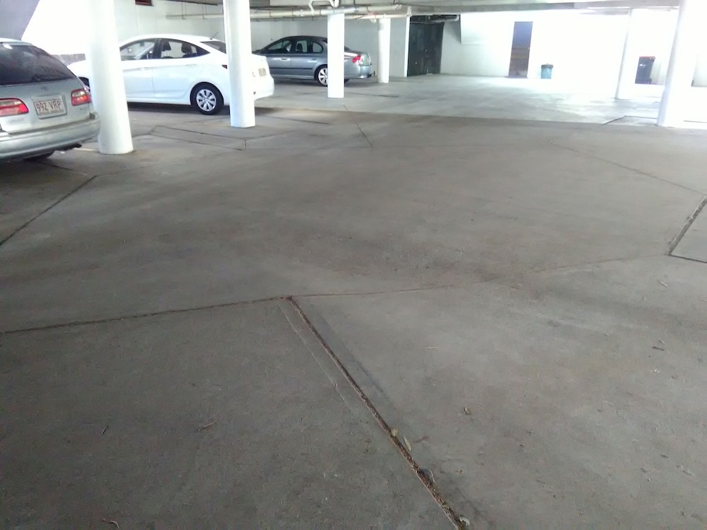 Palm Court Motor Inn 37/40