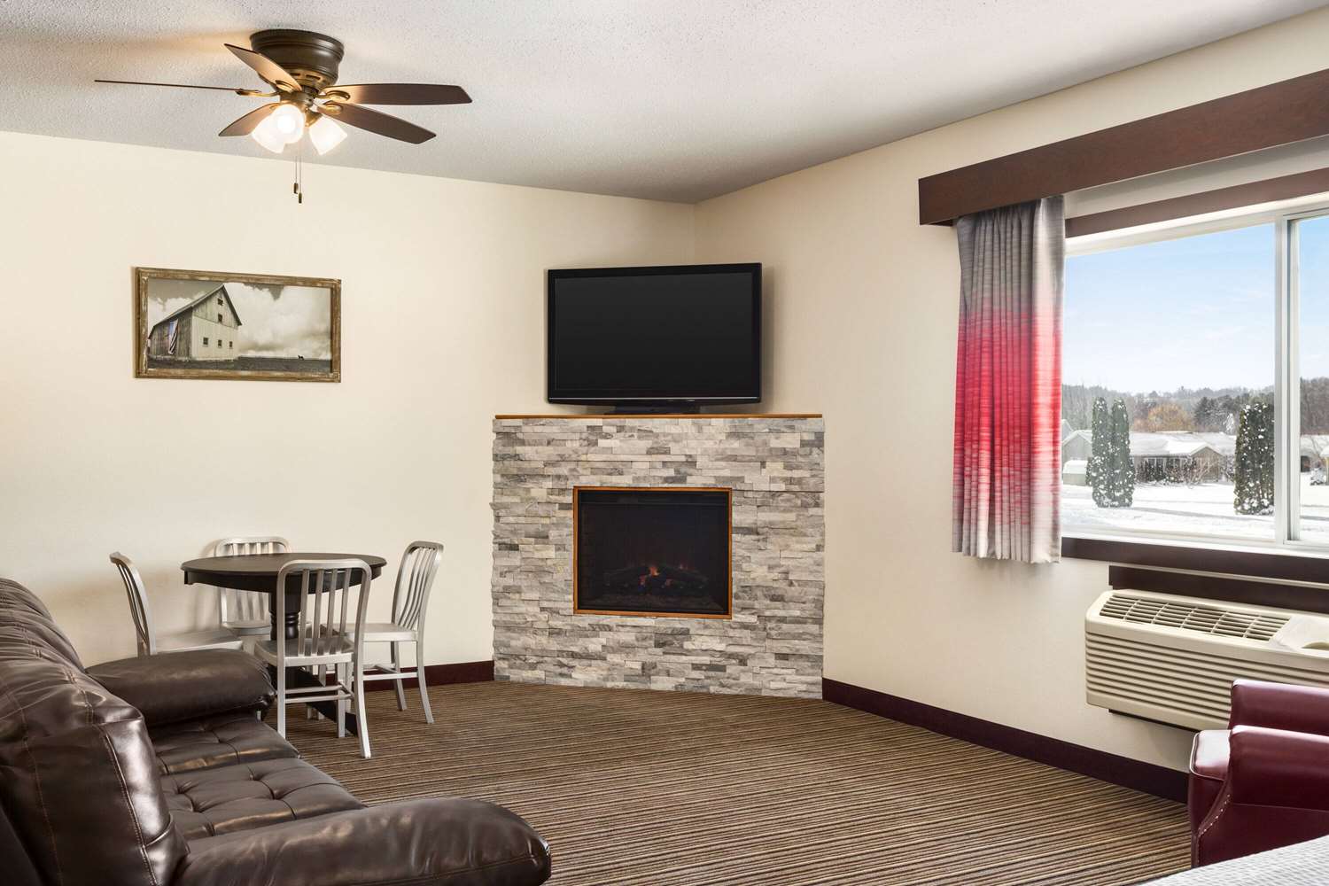 Ramada by Wyndham Richland Center 33/52