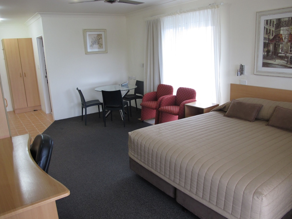 Aston Hill Motor Lodge 15/43