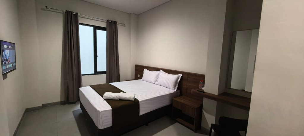 Standard, Queen Bed