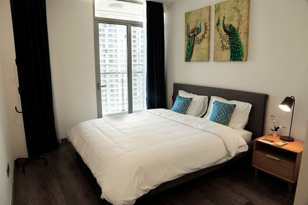 High-Floor River-View Apartment 18/50