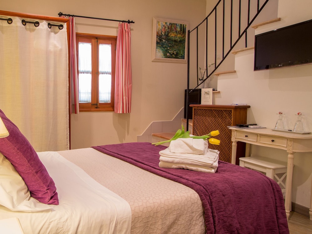 STANDARD, QUEEN BED, TERRACE