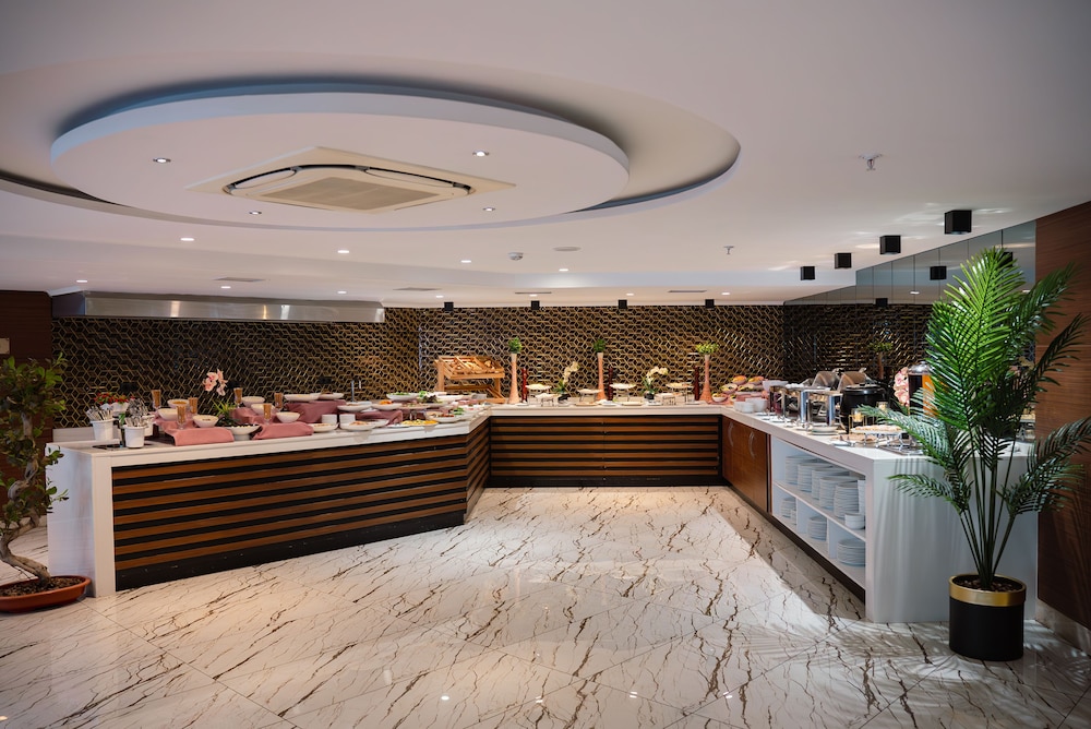 Grand Vaves Hotel 4/58