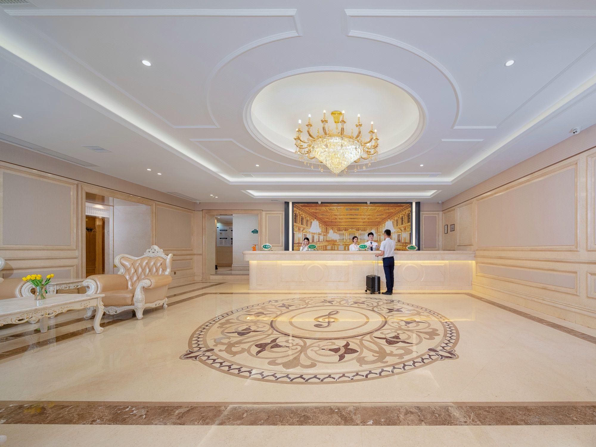 Vienna Hotel (Huidong Jilong) 8/33