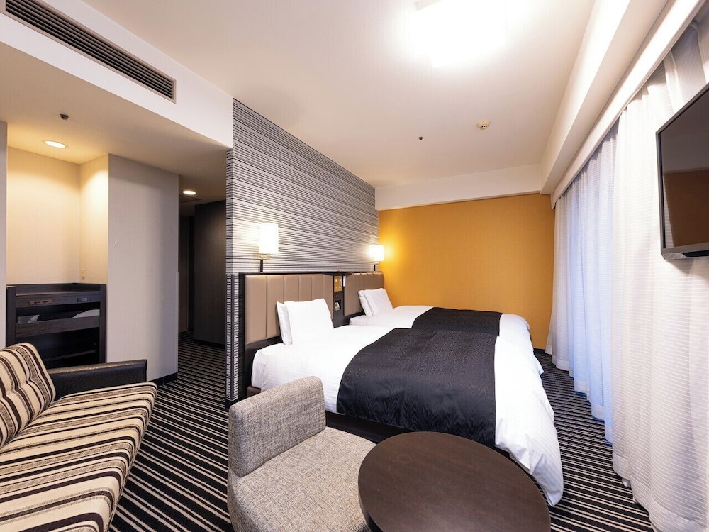 STANDARD, TWIN BEDS, SOFA