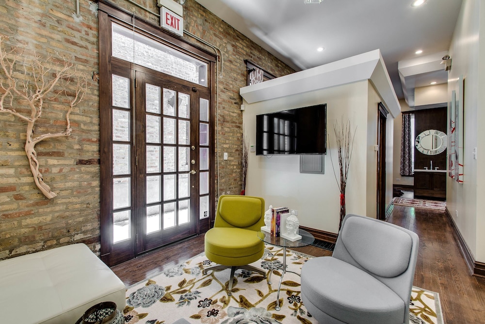 Ruby Room 30/41